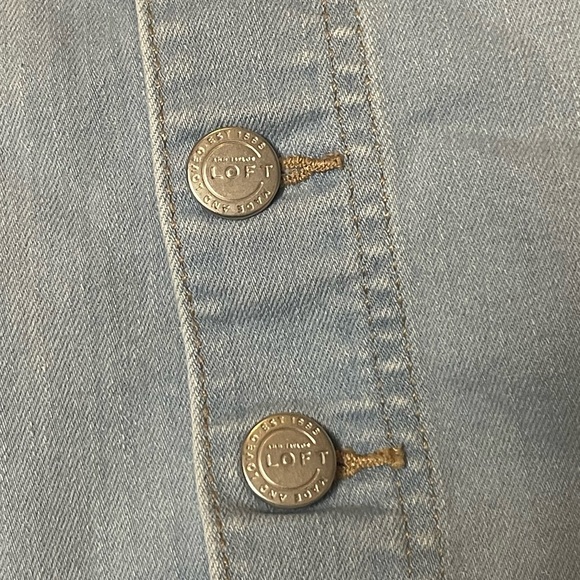 Ann Taylor Loft Size 00 Denim Button Front Skirt Pockets Light Wash - Picture 2 of 8